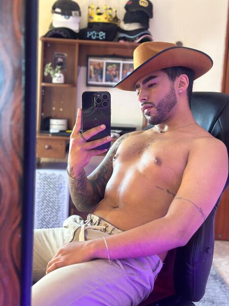itsmeeros's profile picture