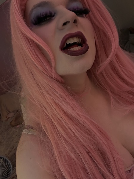 AdelinaFoxx