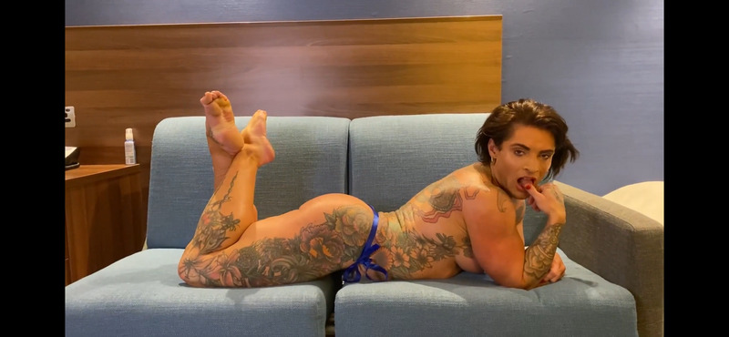 NiceMuscleGirlXZXZ