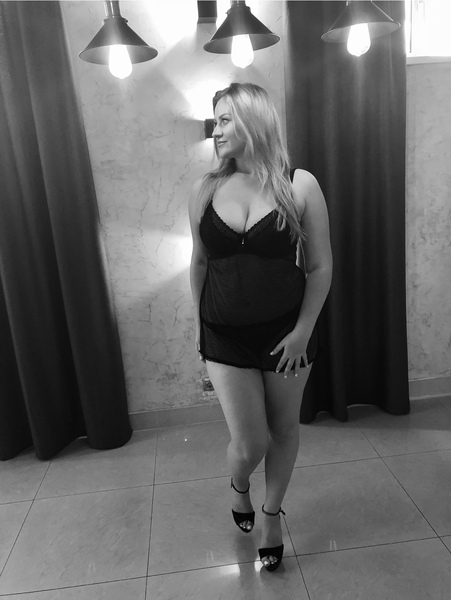 bustybeauty18's profile picture