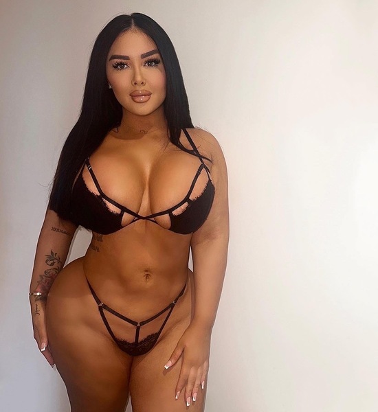 CurvyExoticBabe