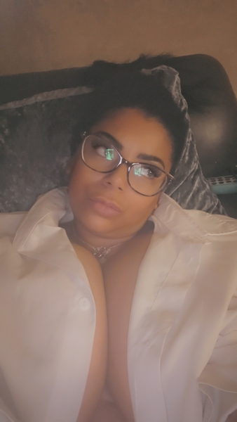 BritishBustSienna69