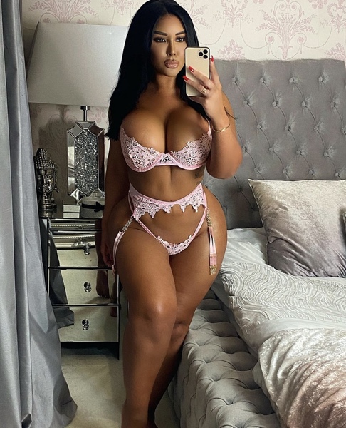 CurvyExoticBabe