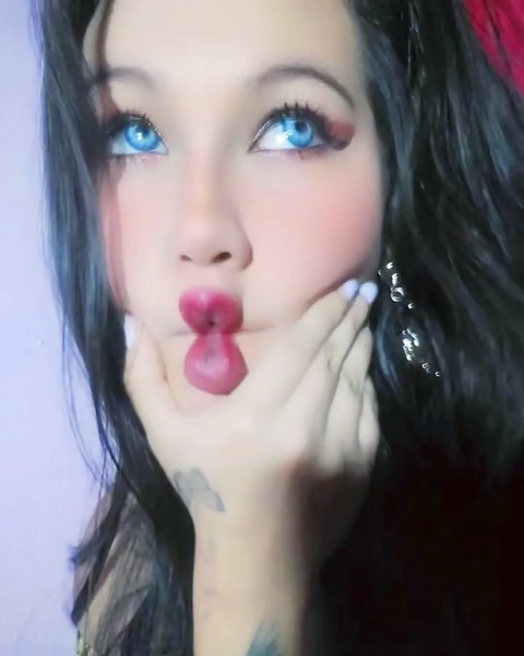 ninakisslove
