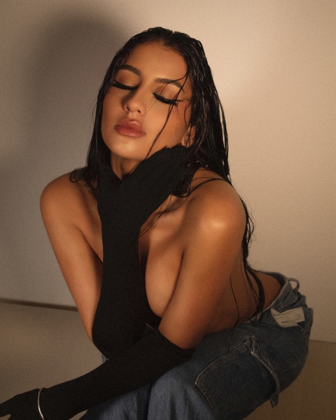 Nina_Cravizz