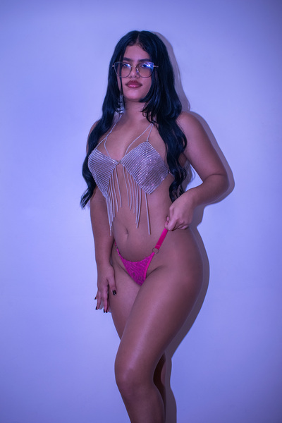 Chloe_Shine