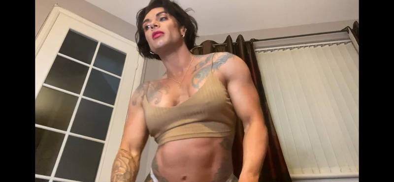 NiceMuscleGirlXZXZ