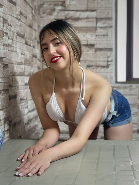 shanthalfoxx