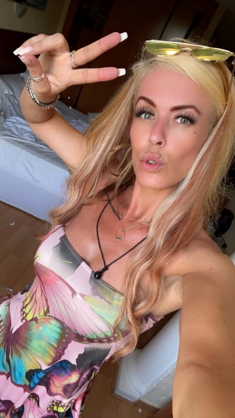 NaughtyLeahUK
