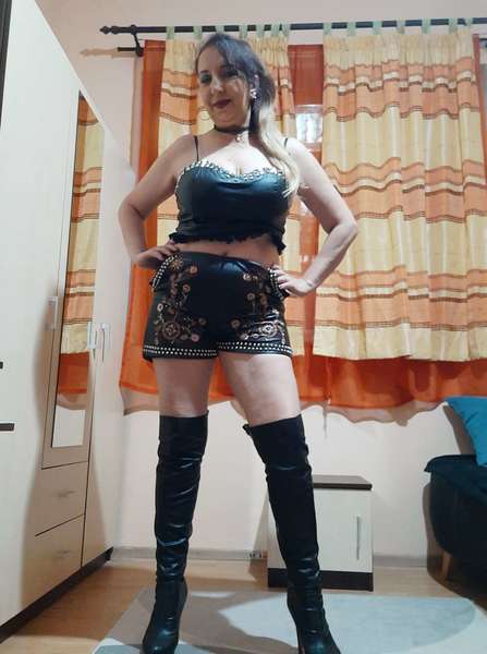 evelyneflirtymilf's profile picture
