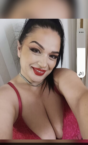 BustyRubi
