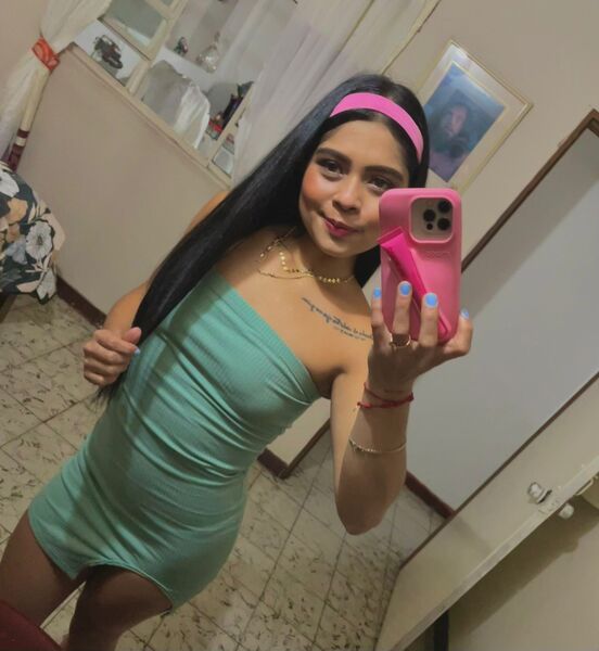selenedelarosa's profile picture