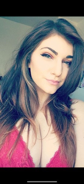 34HHGamerGirlHannah
