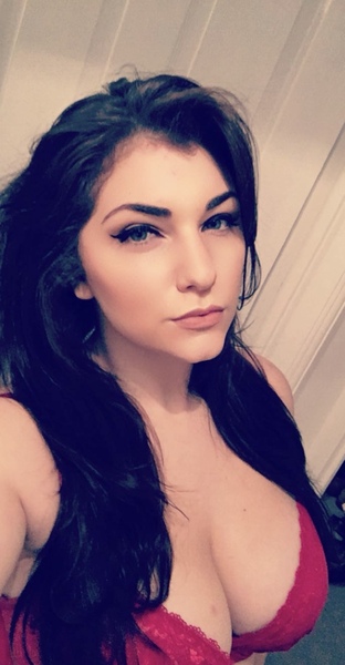 34HHGamerGirlHannah