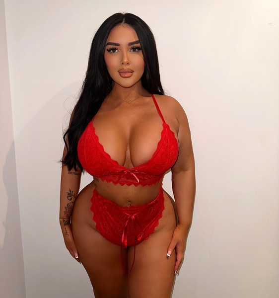 CurvyExoticBabe