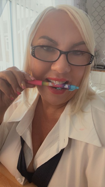 blondetinks's profile picture