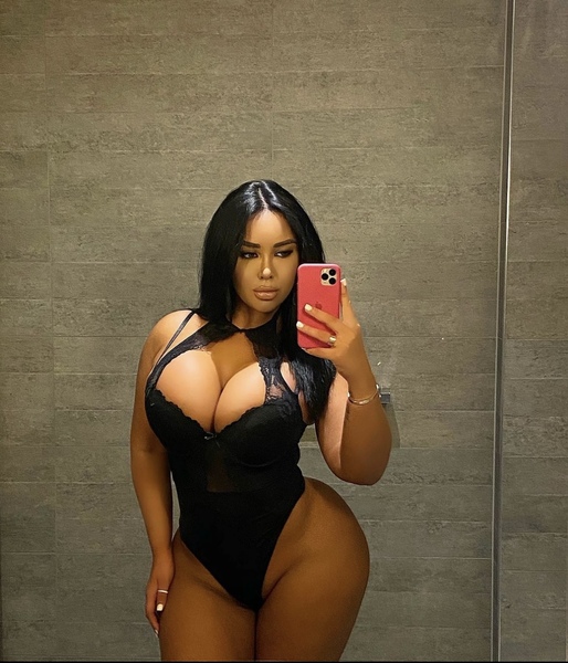 CurvyExoticBabe