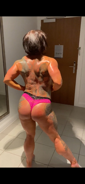 NiceMuscleGirlXZXZ