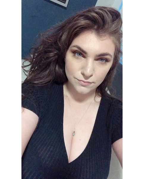 34HHGamerGirlHannah