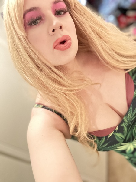AdelinaFoxx