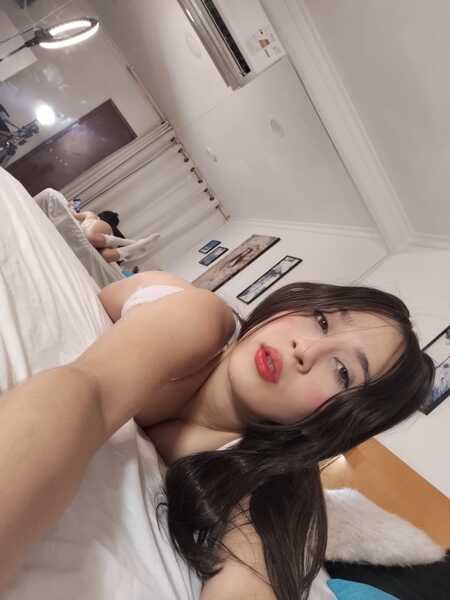 LizzyCute90