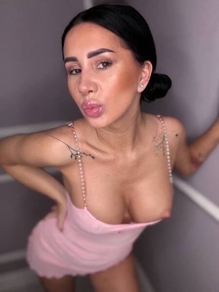 annarhodes's profile picture