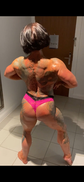 NiceMuscleGirlXZXZ