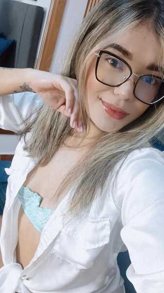 amyharperx's profile picture