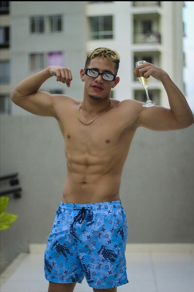 bigjhonnysnow from Jerkmate