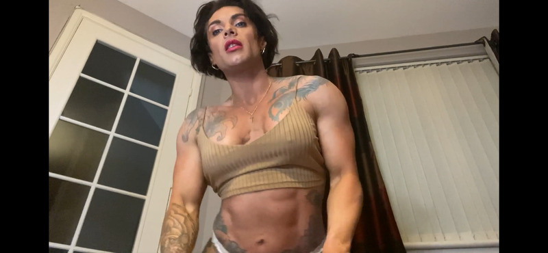NiceMuscleGirlXZXZ
