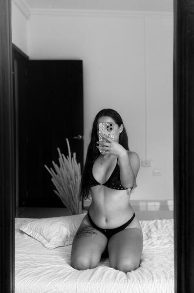 TANIA_BIGASS
